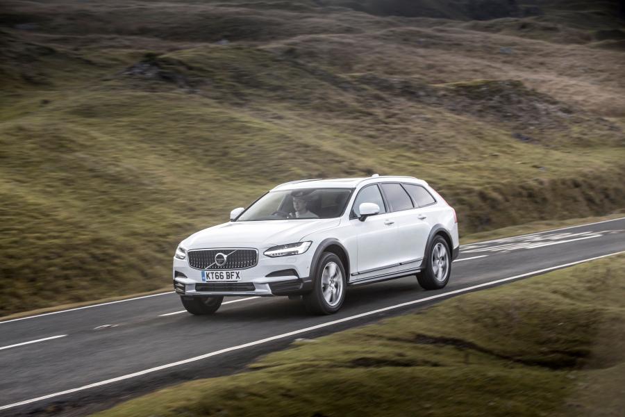  Volvo V90 D4 Cross Country 2017 года  (UK) (фото 12 из 40)